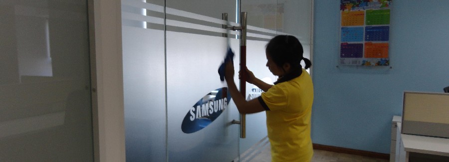 Nhân viên tạp vụ làm việc tại văn phòng Samsung Vina Hải Phòng 